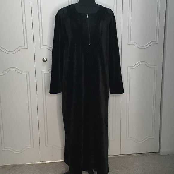 NWOT CONCIERGE COLLECTION Black Full Length Cozy Robe - Size Medium/Large - Picture 1 of 5